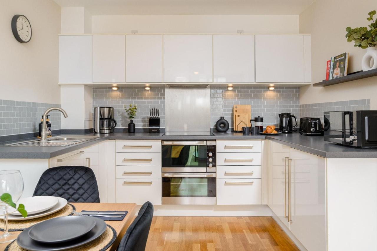 Premium Apartment - Allocated Parking - Great Location Plymouth Dış mekan fotoğraf